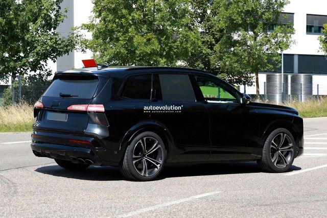 아우디의 신형 Q7 스파이샷 /사진=Autoevolution