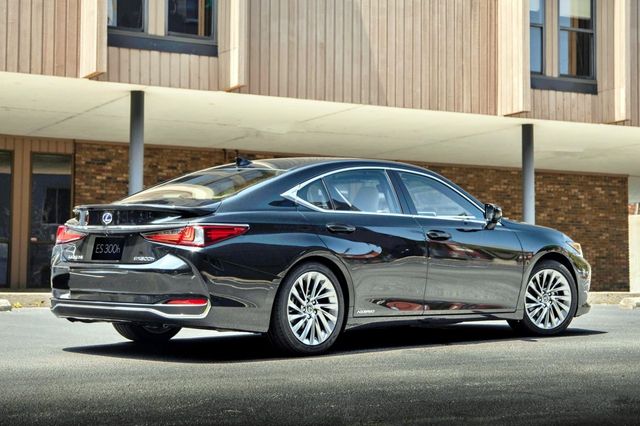 ES /사진=렉서스