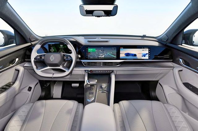 필랑트 아이코닉 인테리어 /사진=르노코리아