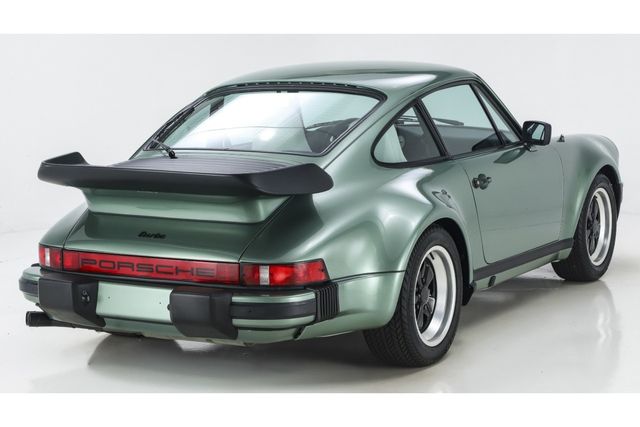 하퍼 포르쉐 1978년형 911 터보 3.3의 후면 /사진=포르쉐, 편집=오토트리뷴