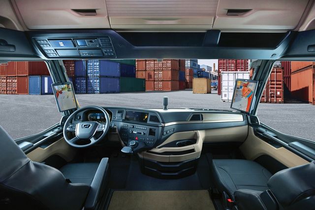 첨단 사양이 탑재된 만트럭 내부 /사진=만트럭