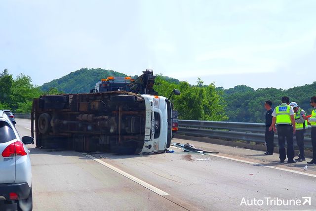 사고가 발생한 화물 트럭 /사진=양봉수 기자