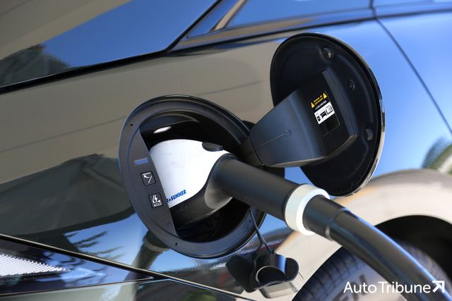 배터리를 충전 중인 현대 아이오닉 6 /사진=양봉수 기자