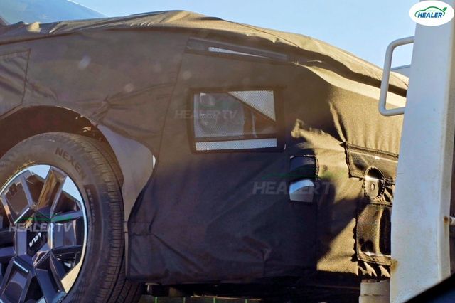 기아 EV5 부분 변경 모델 테스트카 스파이샷 /사진=유튜브 '힐러 Healer TV'