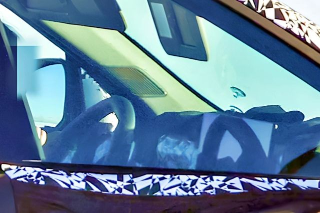 현대 싼타페 부분 변경 모델 실내 스파이샷 /사진=온라인 커뮤니티