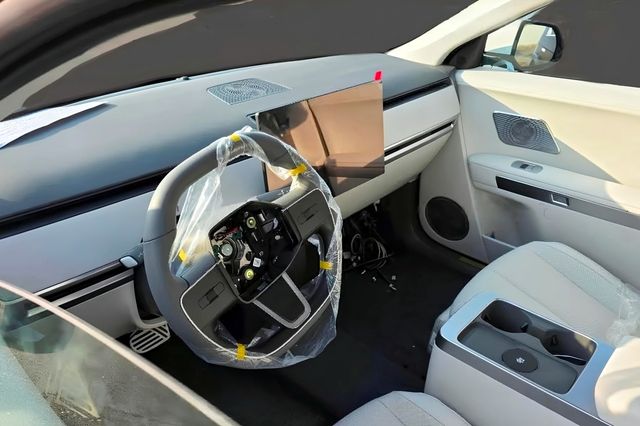 현대 아이오닉 5 기반 테스트카 실내 스파이샷 /사진=온라인 커뮤니티