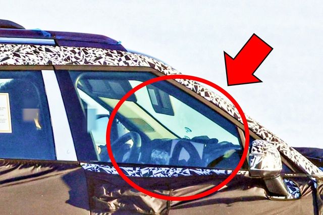 현대 싼타페 부분 변경 모델 실내 스파이샷 /사진=온라인 커뮤니티