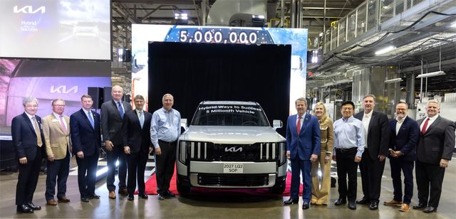 왼쪽부터&nbsp;이준호&nbsp;애틀랜타&nbsp;총영사,&nbsp;밴스&nbsp;스미스&nbsp;조지아주&nbsp;하원의원,&nbsp;그레그&nbsp;도지어&nbsp;조지아&nbsp;기술대학시스템&nbsp;총괄,&nbsp;크리스&nbsp;넌&nbsp;조지아주&nbsp;지역사회부&nbsp;장관,&nbsp;팻&nbsp;윌슨&nbsp;조지아주&nbsp;경제개발부&nbsp;장관,&nbsp;스튜어트&nbsp;카운테스&nbsp;기아&nbsp;조지아&nbsp;법인장, 브라이언&nbsp;P.&nbsp;켐프&nbsp;조지아&nbsp;주지사,&nbsp;마티&nbsp;켐프 조지아&nbsp;주지사&nbsp;영부인,&nbsp;윤승규&nbsp;기아&nbsp;북미권역장&nbsp;및&nbsp;기아&nbsp;미국법인장&nbsp;사장,&nbsp;존&nbsp;롭&nbsp;현대차그룹&nbsp;미국기술연구소(HATCI)&nbsp;사장,&nbsp;크리스&nbsp;클락&nbsp;조지아&nbsp;상공회의소&nbsp;회장,&nbsp;드류&nbsp;퍼거슨&nbsp;현대차그룹&nbsp;워싱턴사무소장&nbsp; /사진=기아