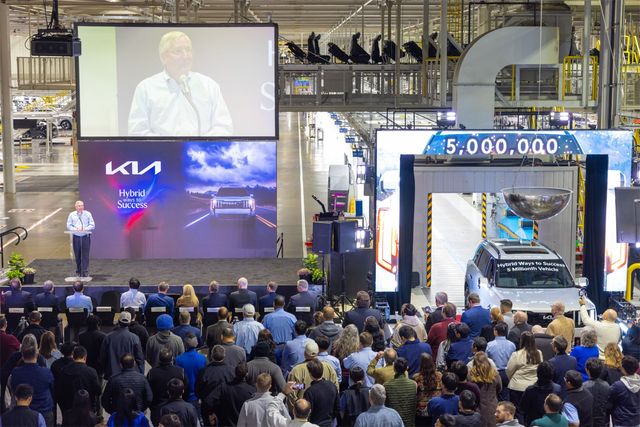 기아 조지아(Kia Georgia)가 2027년형 기아 텔루라이드 HEV 출시와 공장 누적 생산 500만 대 달성을 기념하고 있다. /사진=기아