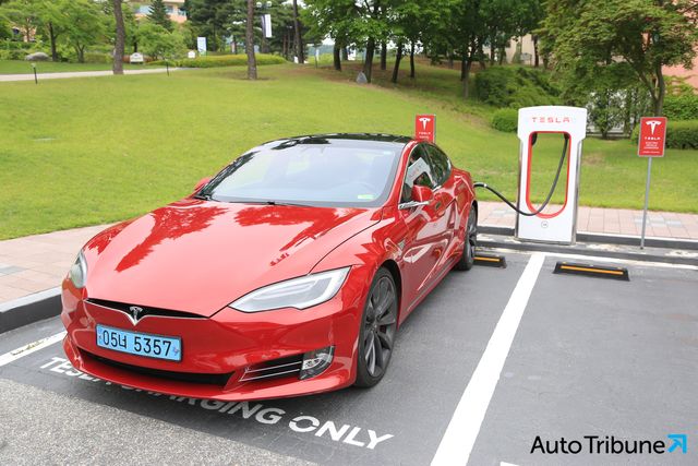 테슬라 슈퍼차저 /사진=오토트리뷴DB