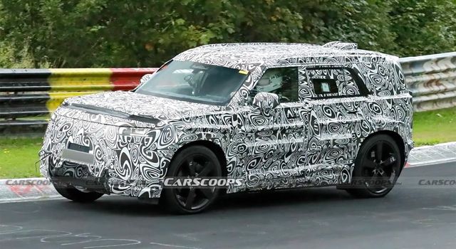 베이비 디펜더로 불리는 랜드로버의 신형 SUV 테스트카 /사진=Carscoops