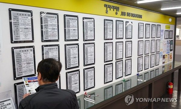 취업자 증가 폭이 39개월 만에 최소를 기록했으며 청년층 고용률은 하락하고 실업률은 상승했다. (사진=연합뉴스)