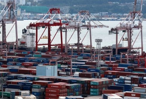 7월 수출이 13.9% 증가하면서 10개월 연속으로 전년 동월에 비해 늘어나는 호조세를 보였다.