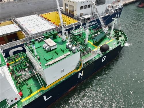 벙커링 작업 모습 (사진=한국가스공사)