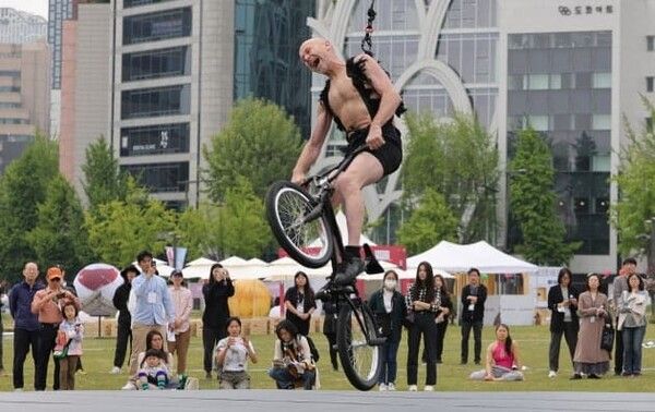 2024 한강 축제 / 온라인 커뮤니티