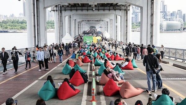 2024 한강 축제 / 온라인 커뮤니티