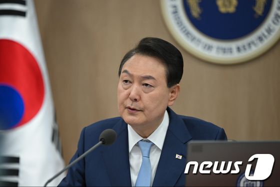 윤석열 대통령이 16일 용산 대통령실 청사에서 열린 국무회의에서 모두발언을 하고 있다. 2023.5.16 / 뉴스1, 대통령실 제공