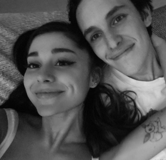 아리아나 그란데와 달튼 고메즈