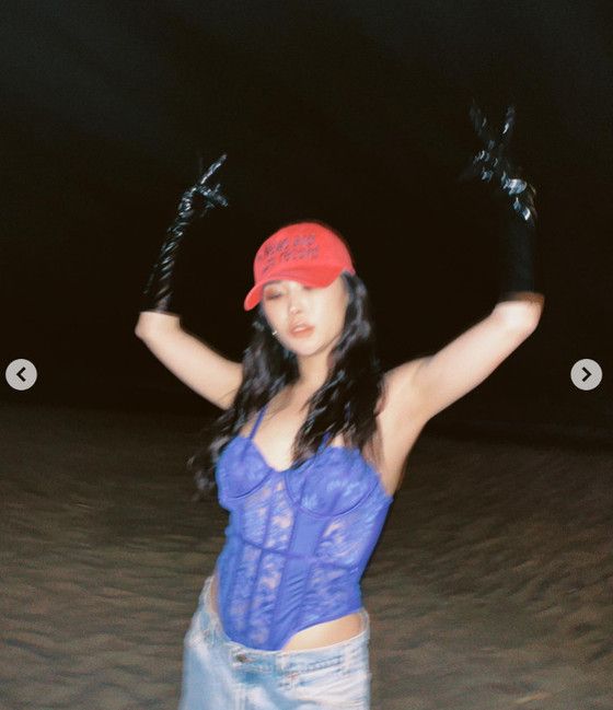 허니제이가 군살 없는 몸매를 공개했다.