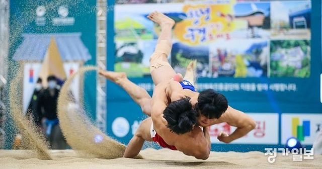 2022년 제36회 전국시도대항장사씨름대회 경기 장면