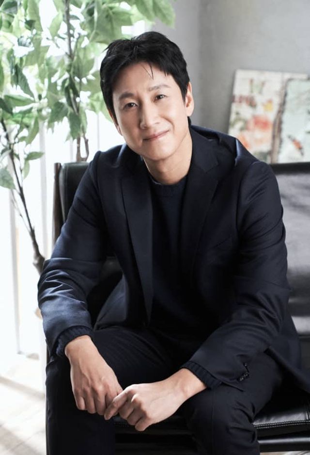 '마약 내사'로 인해 차기 드라마 '노 웨이 아웃' 하자 입장을 밝힌 이선균 / 출처 - 메가박스중앙(주)플러스엠