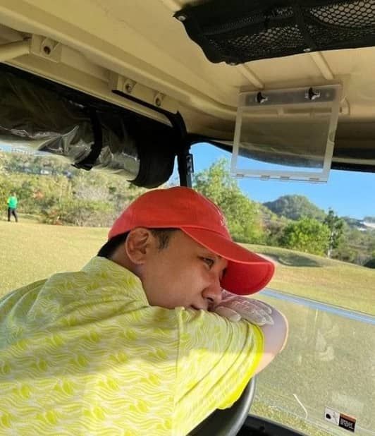 발리에서 두명의 여성과 번갈아가며 데이트를 즐긴 빅뱅 승리 / 출처 - 디스패치