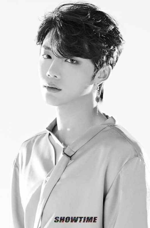 보이그룹 스펙트럼 활동 당시 박종찬(현재 여성 나체 불법 촬영 혐의를 받고 있다.) / 출처 - 원엔터테인먼트