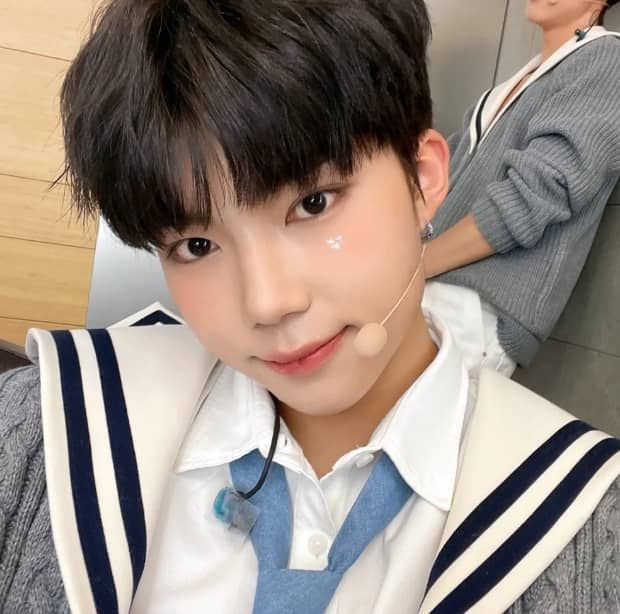 아시안게임 축구 결승전을 언급해 질타를 받고 있는 제로베이스원 박건욱 / 출처 - 박건욱 인스타그램