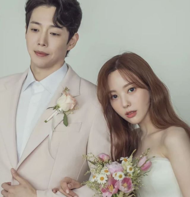 예비 신부와 동료에서 연인으로 발전해 존중과 신뢰를 바탕으로 진지한 만남을 이어오다 오랜 사랑의 결실을 맺게 되었다