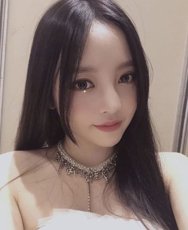 구하라는 전 남자친구와 법적 공방으로 인한 사생활 노출, 악성 댓글 등에 시달리며 힘겨운 삶을 살았다. 출처-구하라SNS