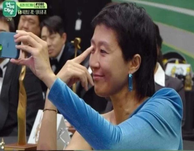 23일 오후 서울 영등포구 여의도동 KBS 신관 공개홀에서 방송인 신동엽, 배우 조이현, 모델 출신 방송인 주우재의 진행 아래 '2023 KBS 연예대상'이 막을 열었다. 출처-'KBS 연예대상'