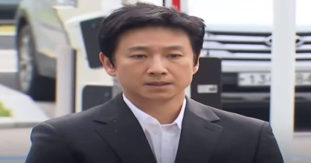 배우 이선균이 마약 투약 혐의 수사 중 유서를 남긴 채 사망했다. /&nbsp; 온라인 커뮤니티