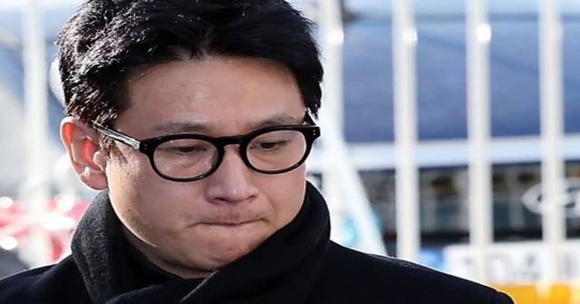 배우 이선균이 마약 투약 혐의 수사 중 유서를 남긴 채 사망했다. /&nbsp; 온라인 커뮤니티