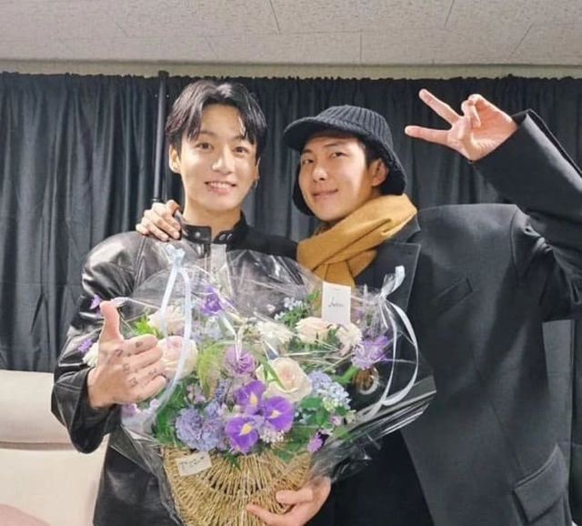 방탄소년단 RM과 뷔, 지민, 정국의 입대로 방탄소년단 7인 전원은 군인 신분이 된다. 출처-방탄소년단SNS