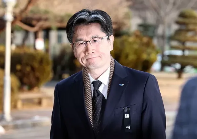 오동운 고위공직자범죄수사처(공수처) 처장이 1일 오전 경기도 과천시 공수처로 출근하고 있다. 2025.1.1/뉴스1