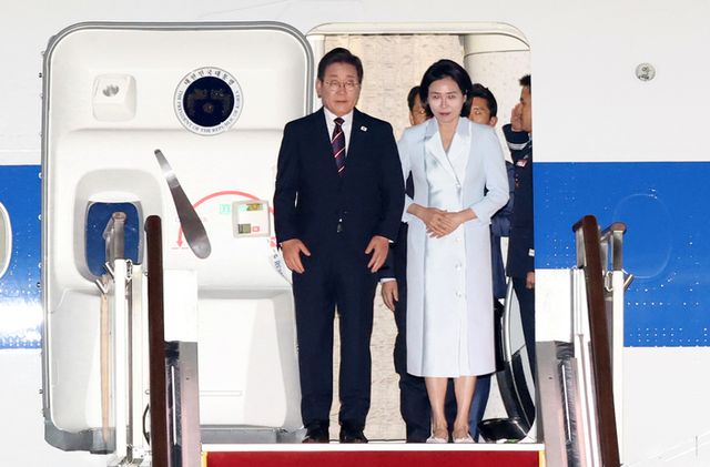 origin_이재명대통령부부첫해외순방마치고귀국.jpg