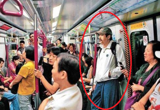 지하철 탄 주윤발. /온라인커뮤니티