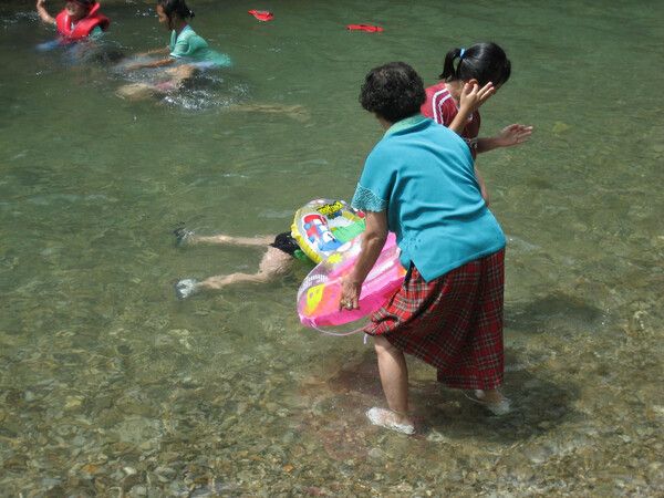 시어머니 왼손에 끼워진 루비 반지와 쌍가락지. /김민정