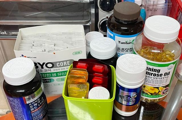 최근 영양제를 챙겨 먹는 20대가 늘어났다. /김경안