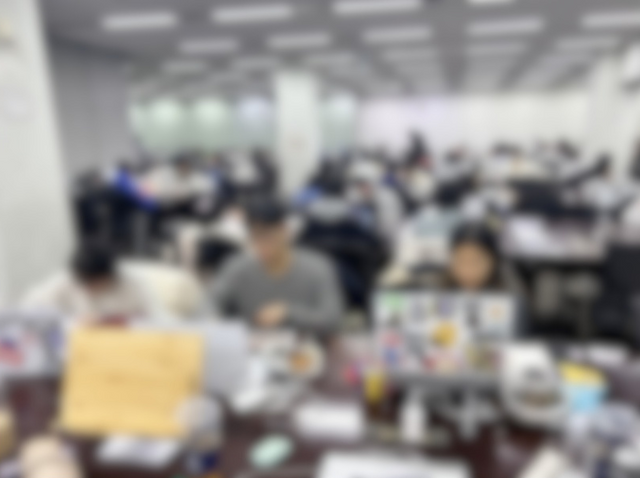 새벽 4시, 3시 열람실에서 공부하는 학생들 모습. /강윤지