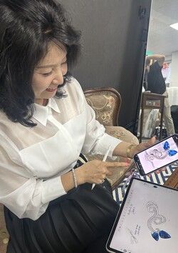 캐럿투 박은숙 대표는 오늘도 단 한 사람을 위해 주얼리를 디자인한다. /민은미