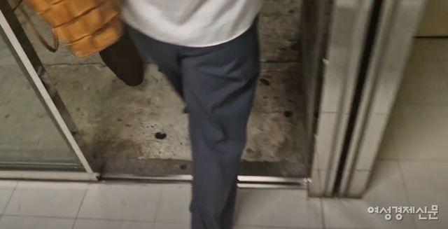 일본 도쿄에 있는 도쿄도청의 지하 주차장과 연결되는 출입구는 자동문이다. /여성경제신문