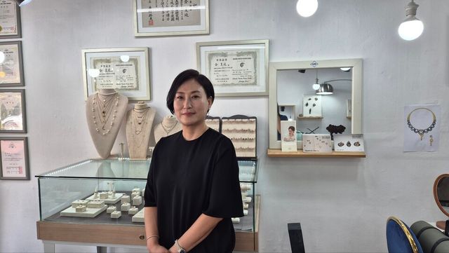 김하정 가와주얼리 스튜디오 대표는 국가 공인 보석 감정사이자 교수로도 활동하고 있다. 그는 주얼리에 있어서 보석의 중요성을 강조했다. /김민 기자