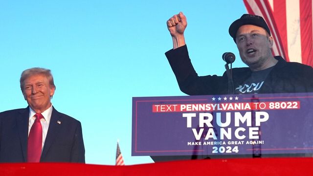 10월 초 미국 펜실베이니아에서 일론 머스크 테슬라 최고경영자(CEO)가 도널드 트럼프 대통령 후보 지지연설을 하고 있다. /AP=연합뉴