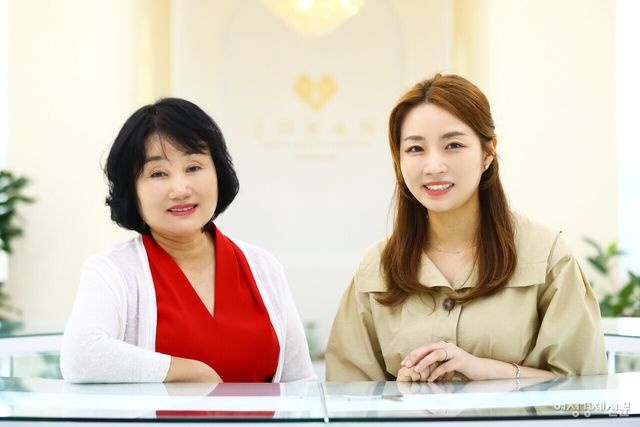 제이딘의 김연하 대표(왼쪽)와 장현진 디자이너 /류빈 기자&nbsp;