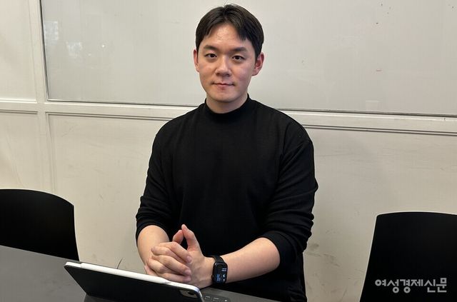 은행에 종사하다 퇴사 후 재테크 전문 유튜버로 16만 구독자를 보유하고 있는 김형철 씨. '머니하이'로 활동하고 있는 그는 법인 '안지향'을 운영하며 2만명이 넘는 수강생들을 만나고 있다. /김정수 기자