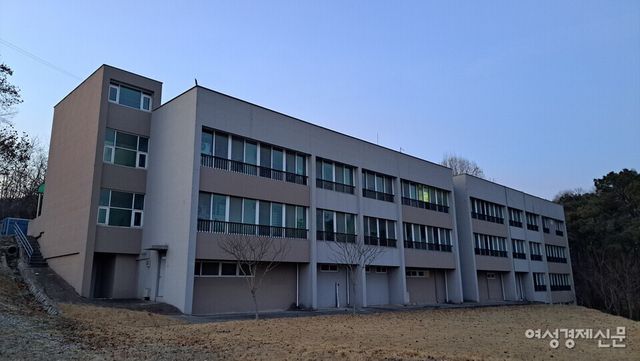 경기도 수원시 권선구 서둔동에 위치한&nbsp;중앙선거관리위원회 선거연수원&nbsp;제2생활관 /이상무 기자