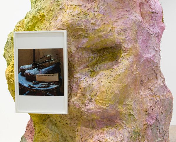 Rachel Harrison, Sculpture with Boots, 2017 Courtesy: the artist and Greene Naftali, New York /worked at Glenstone Museum