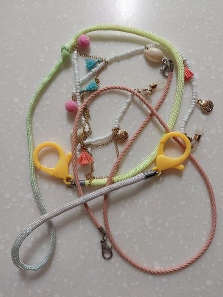 이제 보니 정겹기까지 한 마스크 줄 /이수미