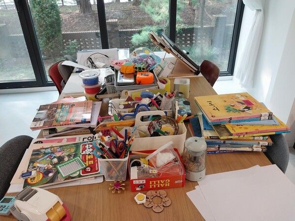 8인용 책상이랍니다! /이수미